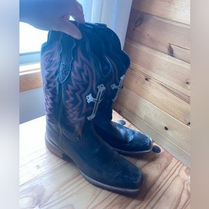 Black Justin Boots great for riding